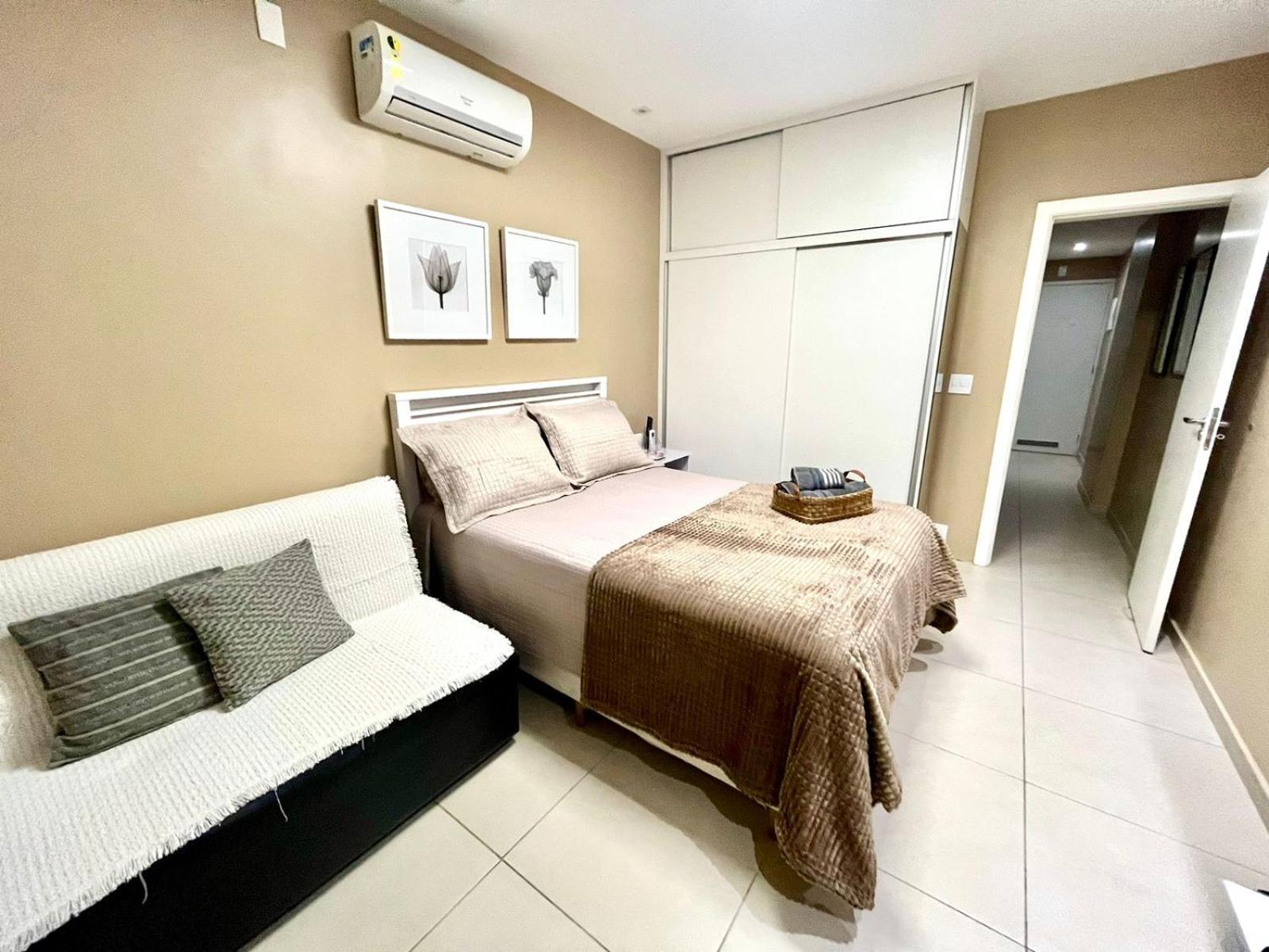 Apartamento Reformado Na Quadra Da De Copacabana *